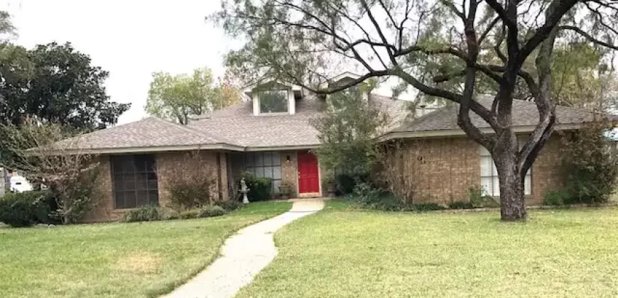 Lots of Room in this Open Floorplan !