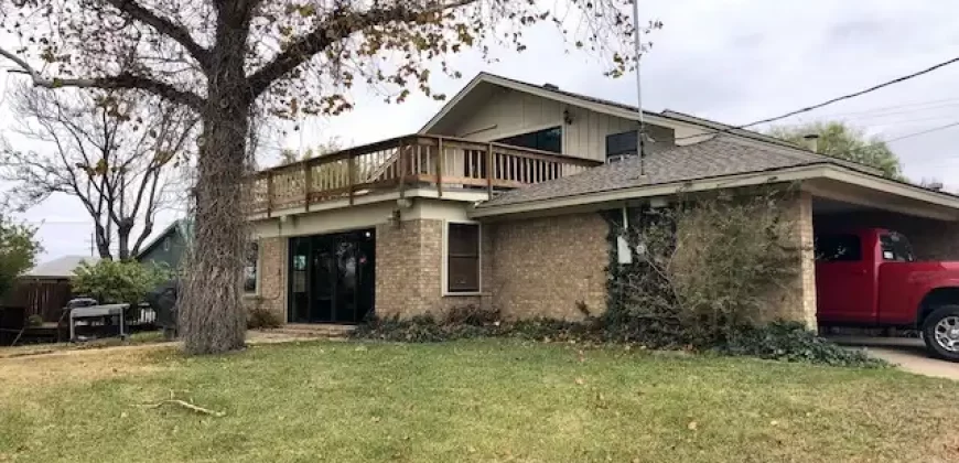 Lots of Room in this Open Floorplan !