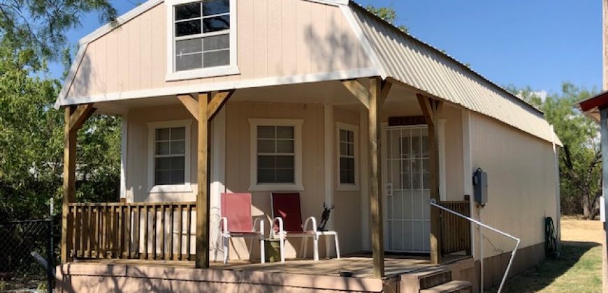Cabin on nice lot..