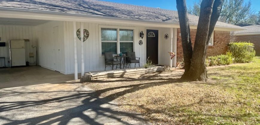 Charming 2-Bedroom Home in Albany, Texas!