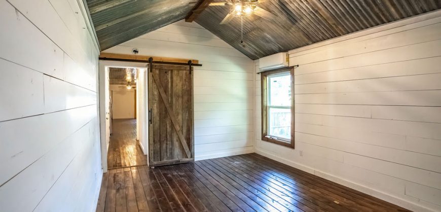 3 Bedroom / 2 Bath Home on Large Lot in Great Neighborhood!