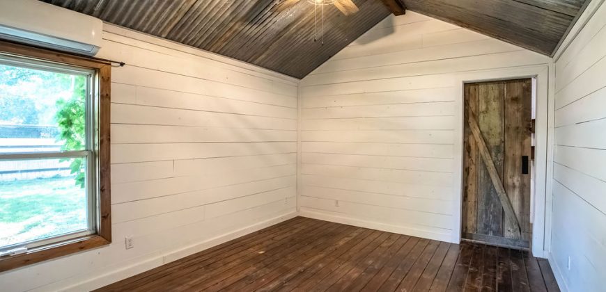 3 Bedroom / 2 Bath Home on Large Lot in Great Neighborhood!