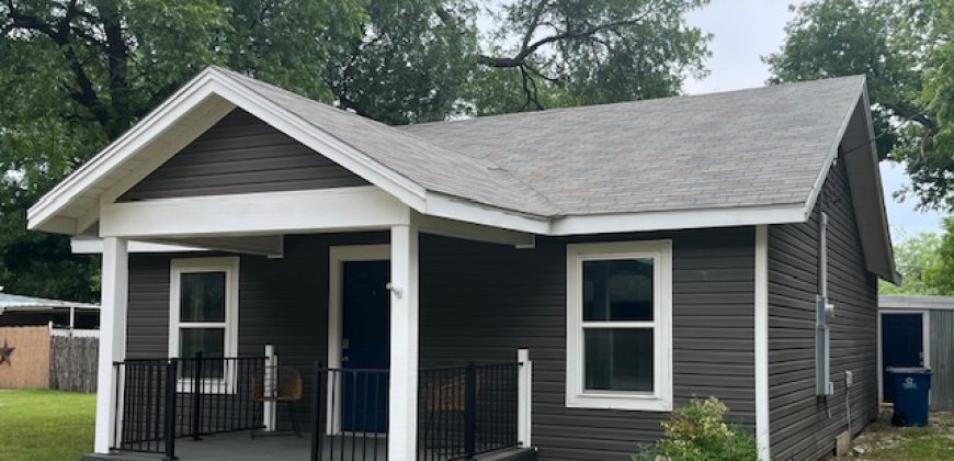 3 Bedroom / 2 Bath Home on Large Lot in Great Neighborhood!