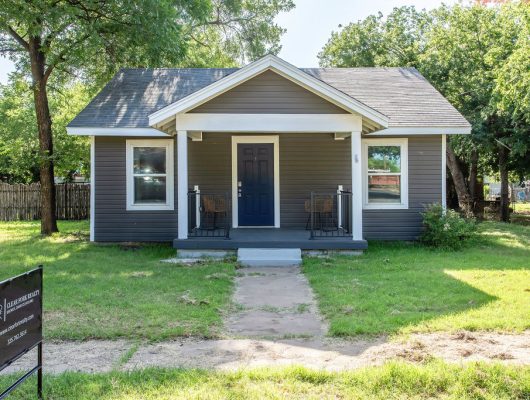 3 Bedroom / 2 Bath Home on Large Lot in Great Neighborhood!