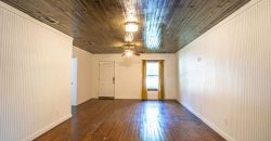 3 Bedroom / 2 Bath Home on Large Lot in Great Neighborhood!
