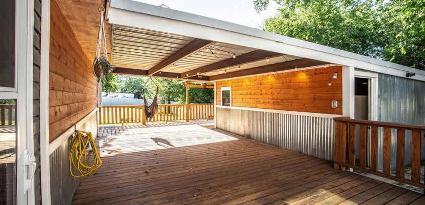 3 Bedroom / 2 Bath Home on Large Lot in Great Neighborhood!