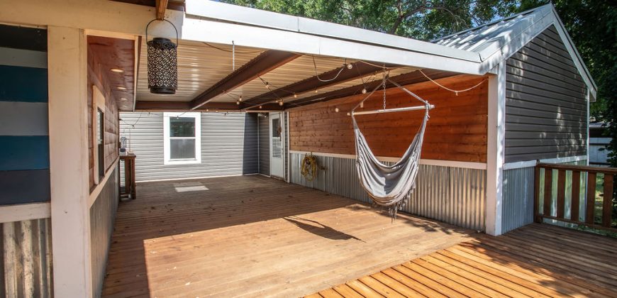 3 Bedroom / 2 Bath Home on Large Lot in Great Neighborhood!