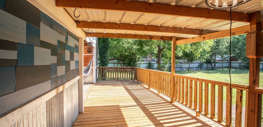 3 Bedroom / 2 Bath Home on Large Lot in Great Neighborhood!