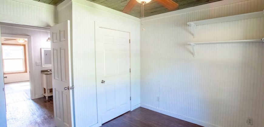 3 Bedroom / 2 Bath Home on Large Lot in Great Neighborhood!